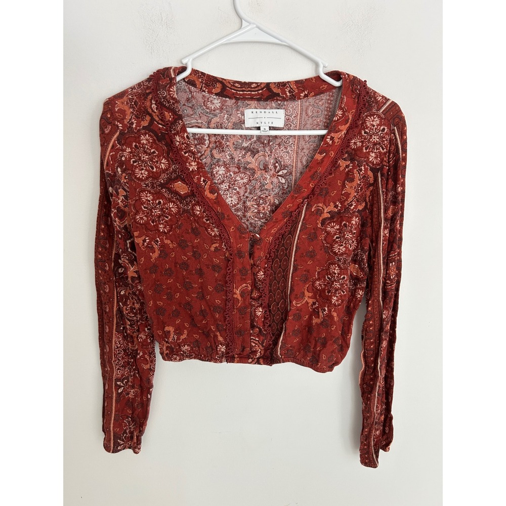 Kendall + Kylie Red Paisley Boho Crochet Trim Button Front Crop Top Small